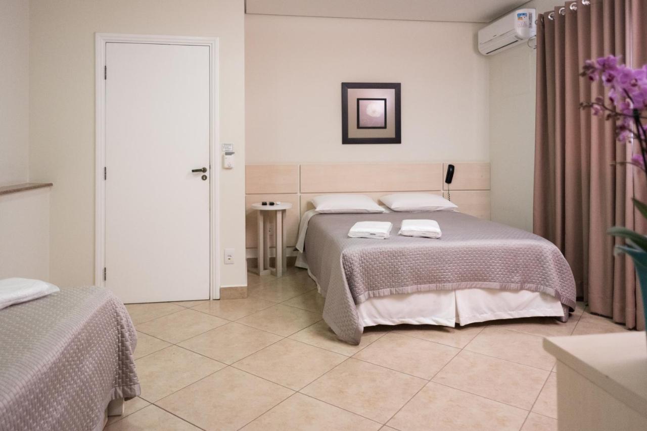 Holambra Garden Hotel Exterior foto A room at the hotel